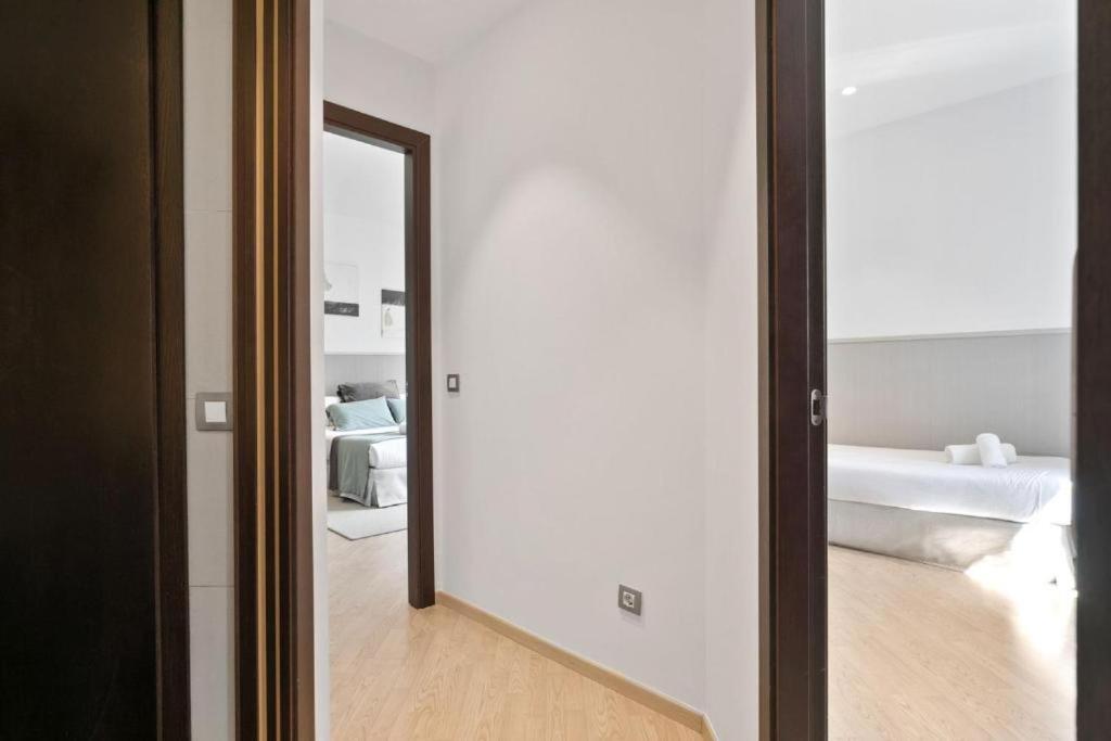 Fisa Rentals Gran Via Apartments Барселона Экстерьер фото