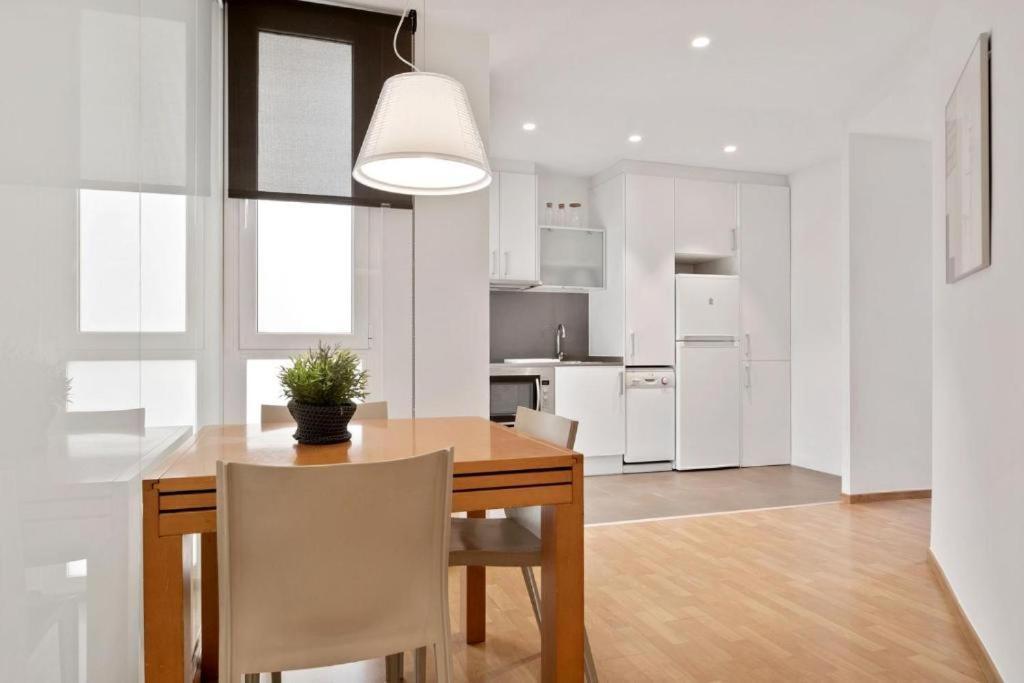 Fisa Rentals Gran Via Apartments Барселона Экстерьер фото
