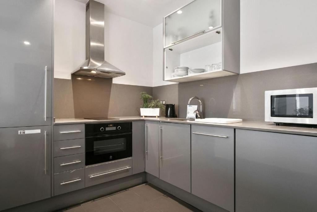 Fisa Rentals Gran Via Apartments Барселона Экстерьер фото