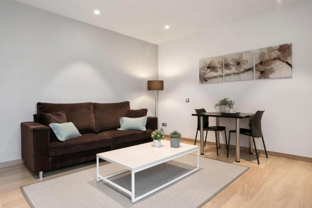 Fisa Rentals Gran Via Apartments Барселона Экстерьер фото