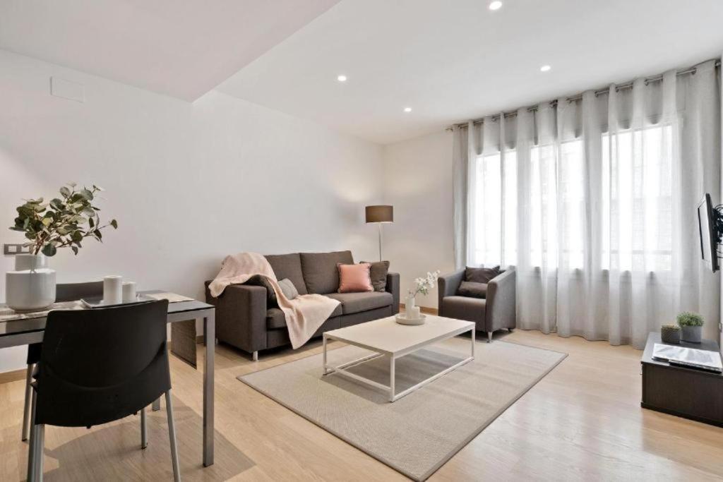 Fisa Rentals Gran Via Apartments Барселона Экстерьер фото