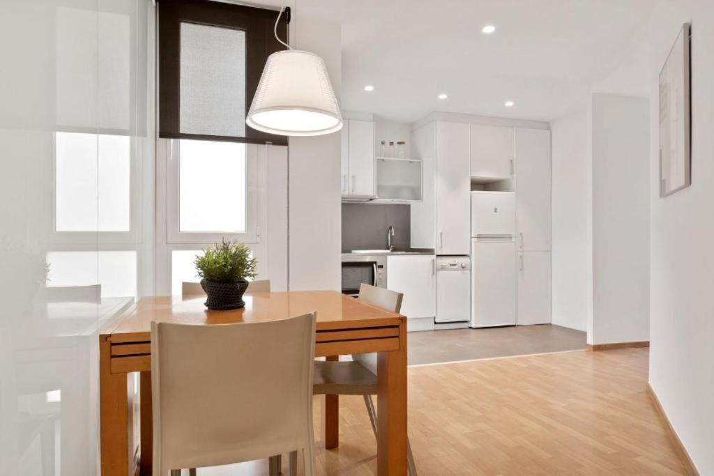 Fisa Rentals Gran Via Apartments Барселона Экстерьер фото