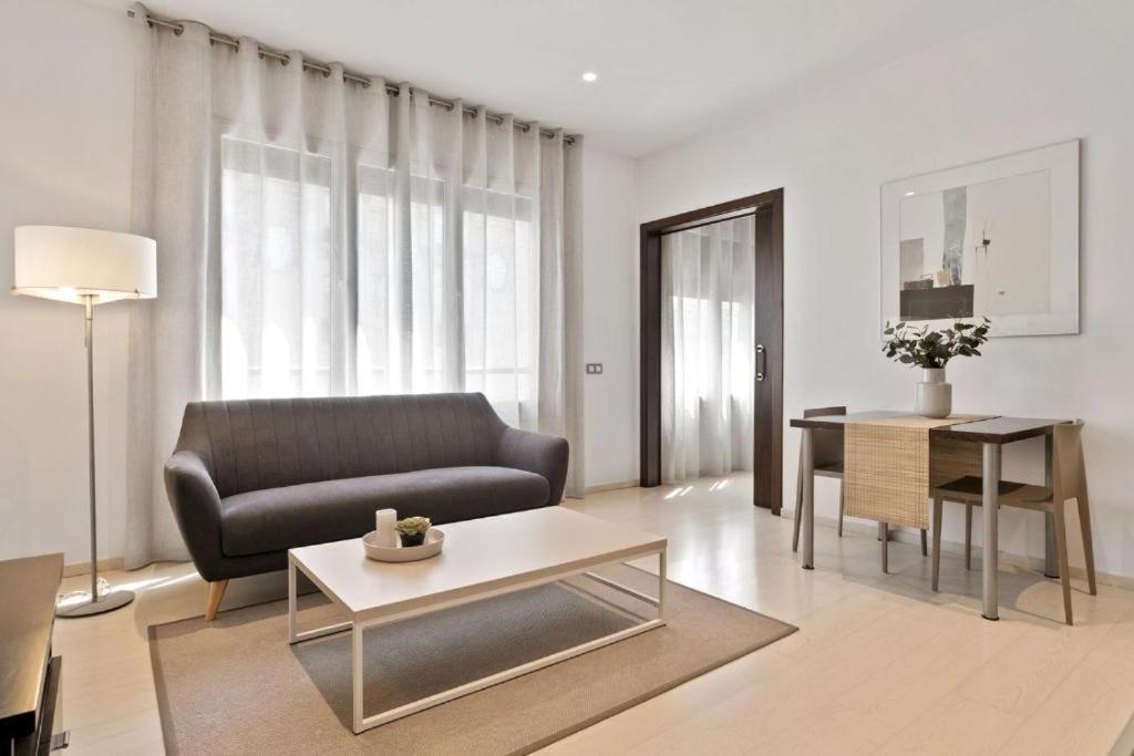 Fisa Rentals Gran Via Apartments Барселона Экстерьер фото